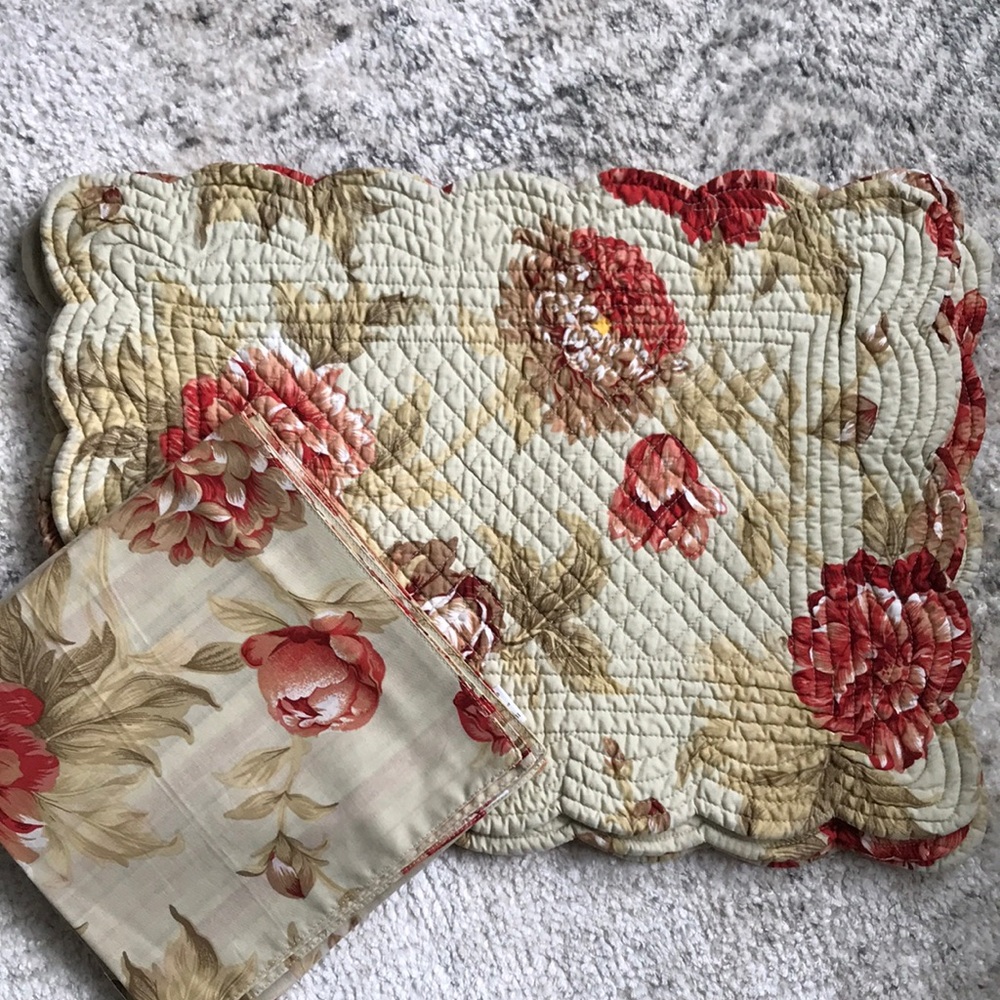 Set of 4 cotton placemats and napkins
